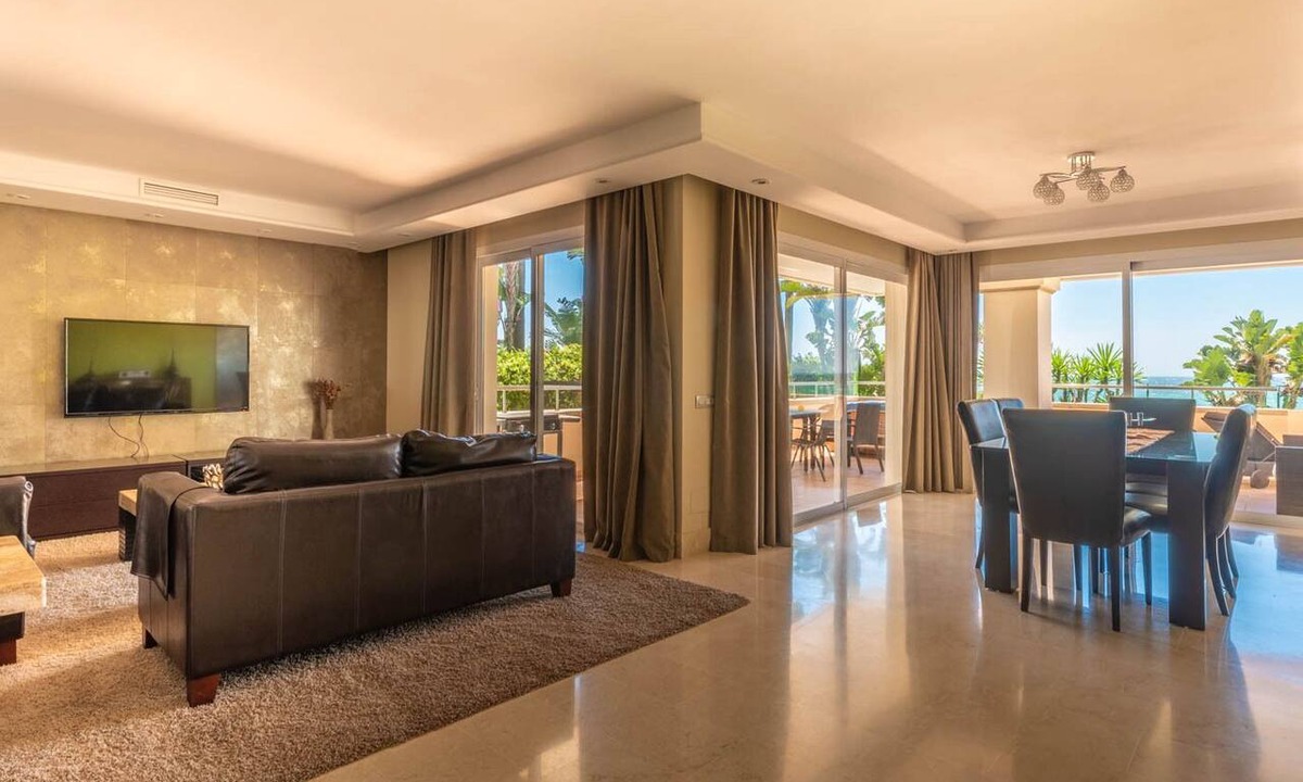 New Golden Mile Apartment | 102 Luxury Serv Apart-Estepona 3 Bed, 28c Heated 20m Pool, Jacuzzi - an Oasis