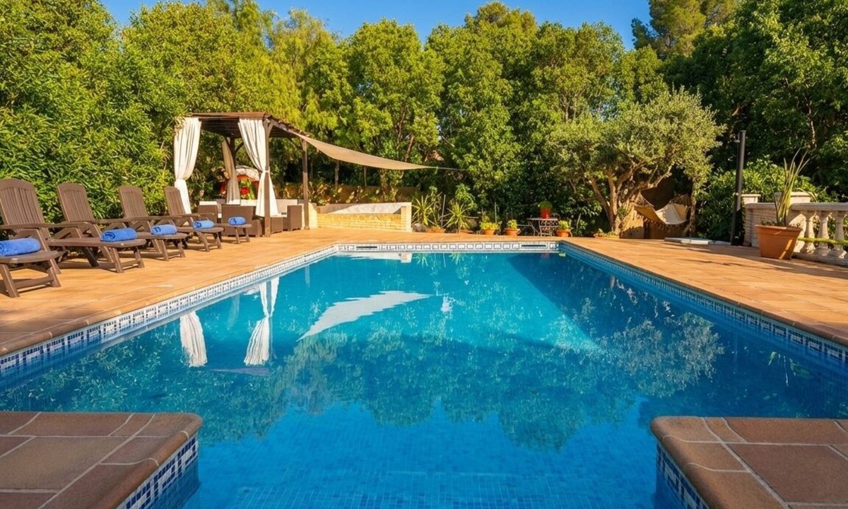 Sitges Town Center Villa | 15 min. by car/Sitges. Villa Ilusión 16 people. XXL Pool by Weekly Villas.