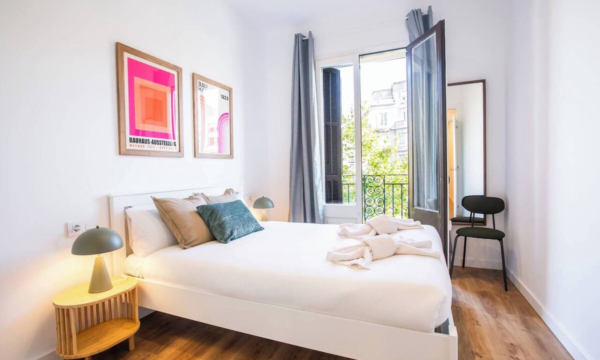 El Poble-sec Apartment | 33PAR1094 - Magnific 2BR Flat in Poble Sec