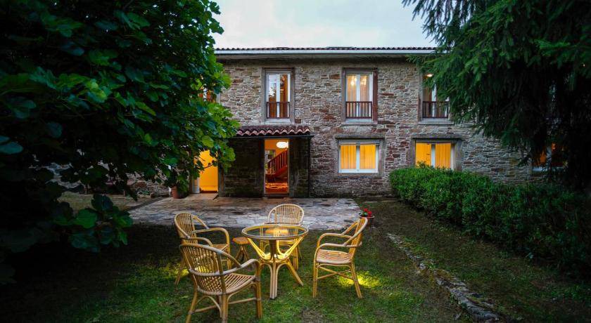 Santiago de Compostela Villa | 400 m² Villa ∙ 6 bedrooms ∙ 14 guests