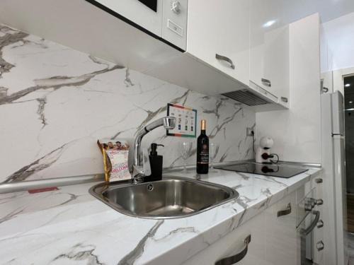 Carihuela Apartment | A1 - Apartamento en La Carihuela, 2 dormitorios, Wifi, a 100 metros de la playa