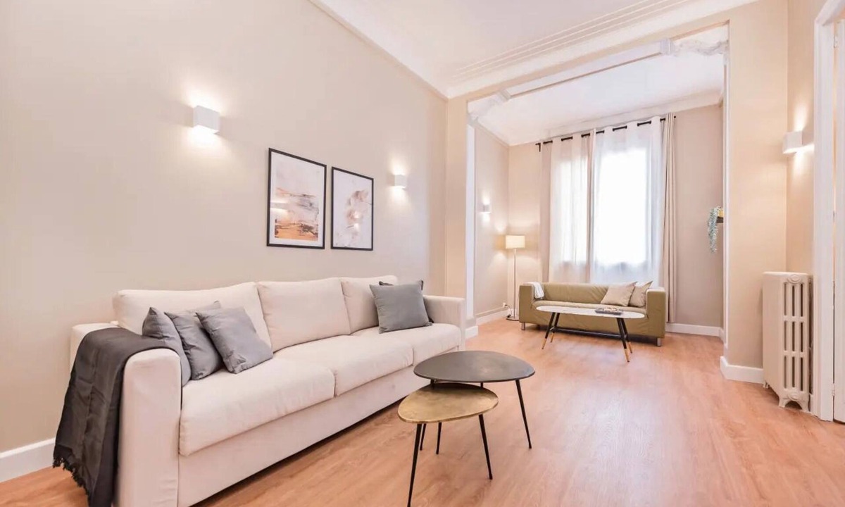 Sant Antoni Apartment | Acomodis Apartments - Comfy 10 Bedroom Group Flat in L’Eixample up to 18 people!