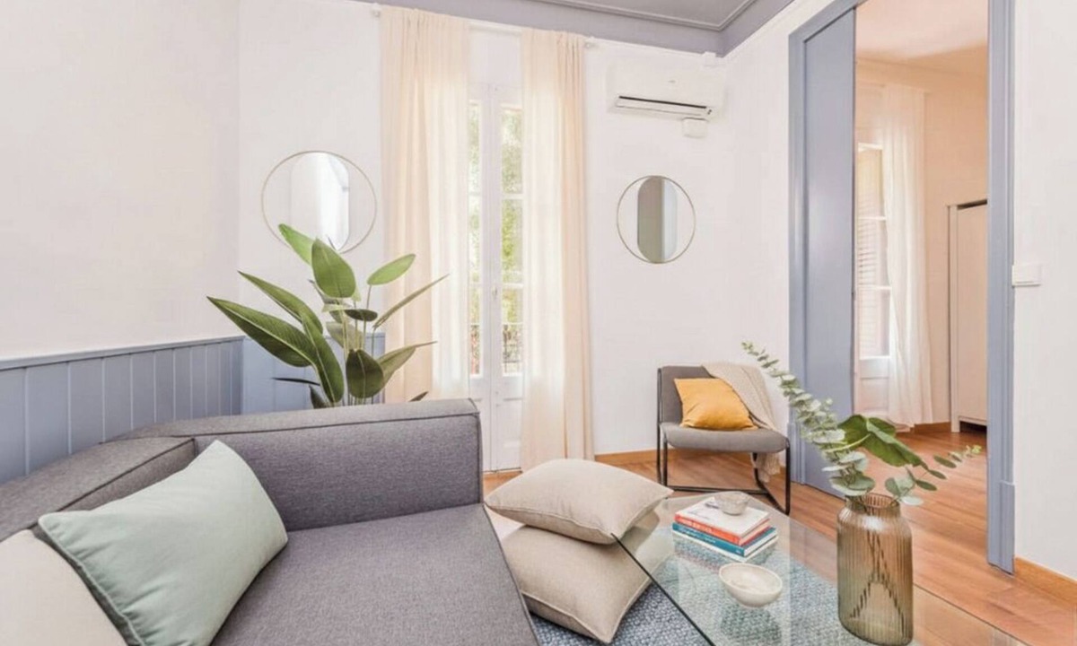 Esquerra de l'Eixample Apartment | Acomodis Apartments - Nice 12-Bedroom GroupFlat 6-Baths Barcelona Eixample 23ppl