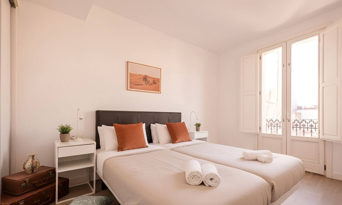 La Ribera Apartment | Acomodis Apartments - Nice 6-Bedroom Group Flat 4-Baths Old Town Barcelona 12 pp