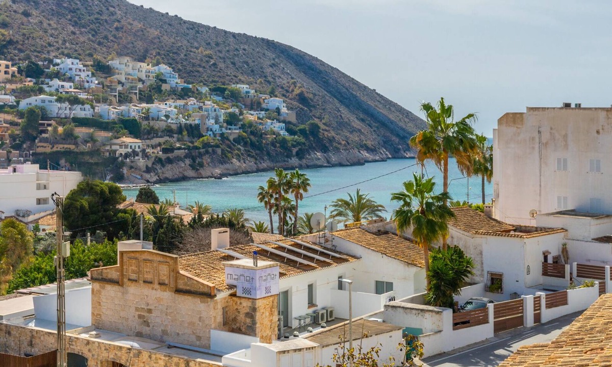 El Portet Apartment | Apartamento Flora - 2 bed apartment, shared pool, minutes walk El Portet beach