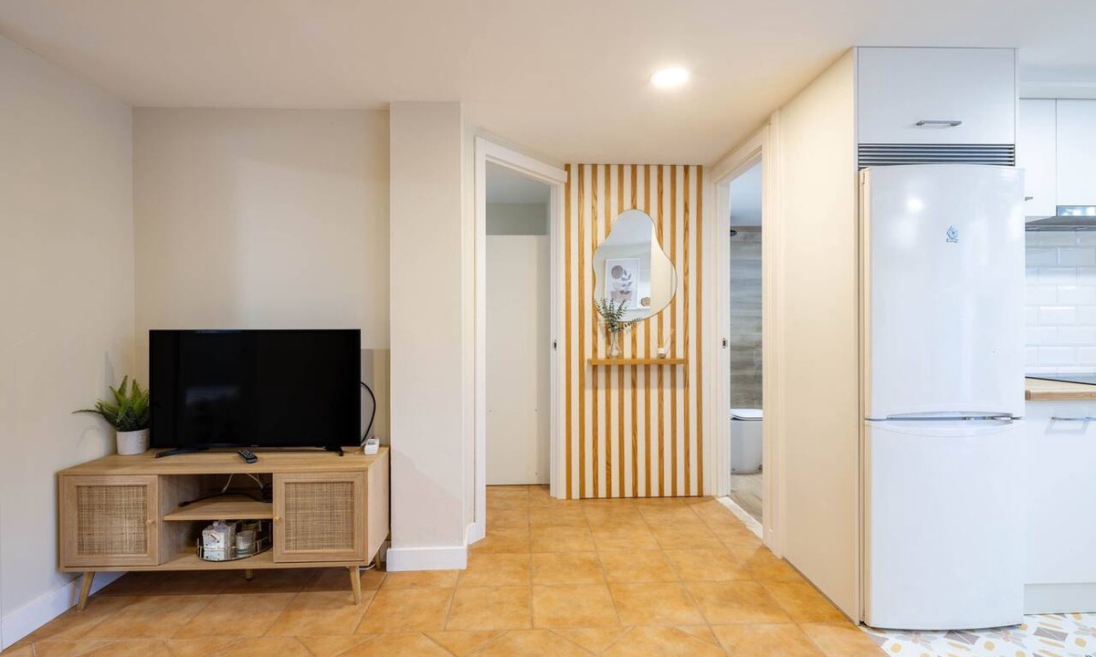 Vigo Apartment | Apartment 'Almar' with Shared Pool, Wi-Fi and Air Conditioning