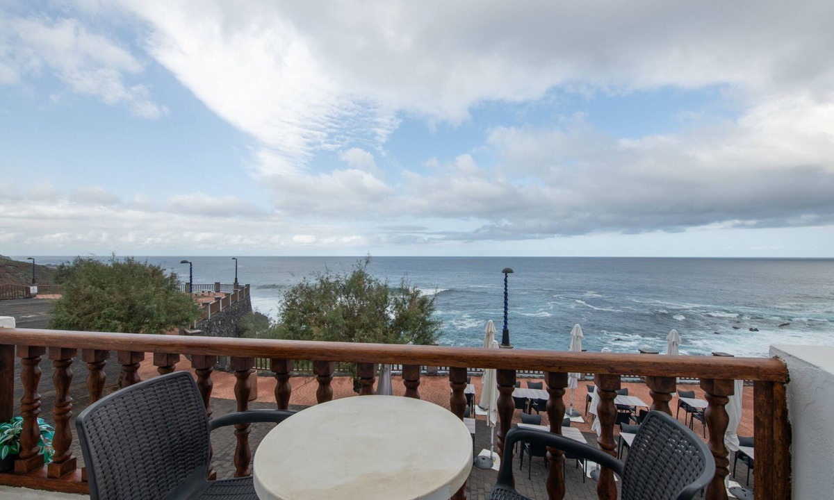 Barlovento Apartment | Apartment 'Apartamento C' with Sea Views, Private Terrace and Wi-Fi