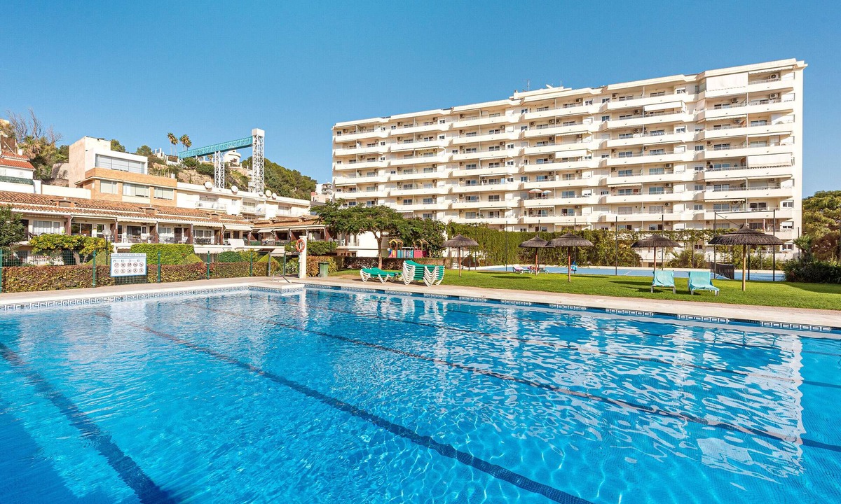Carihuela Apartment | Apartment 'Carihuela Palace Beach' with Private Pool, Wi-Fi and Air Conditioning