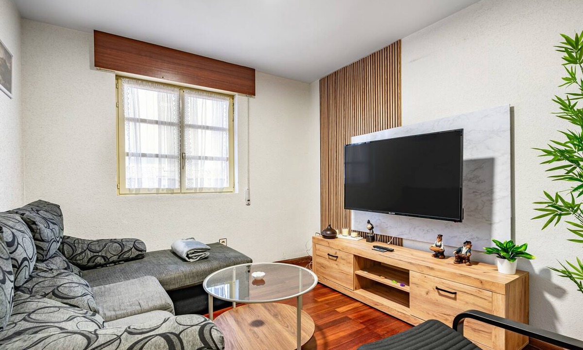 Llanes Apartment | Apartment 'Centro Y Mar En Llanes' with Sea View and Wi-Fi