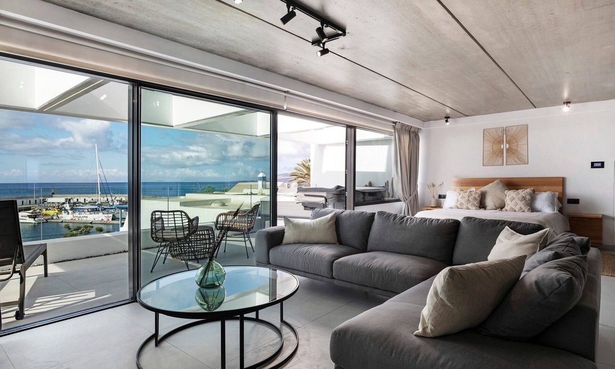 Puerto del Carmen Apartment | Apartment Gran Suit Horizonte with Sea View, Whirlpool & Wi-Fi