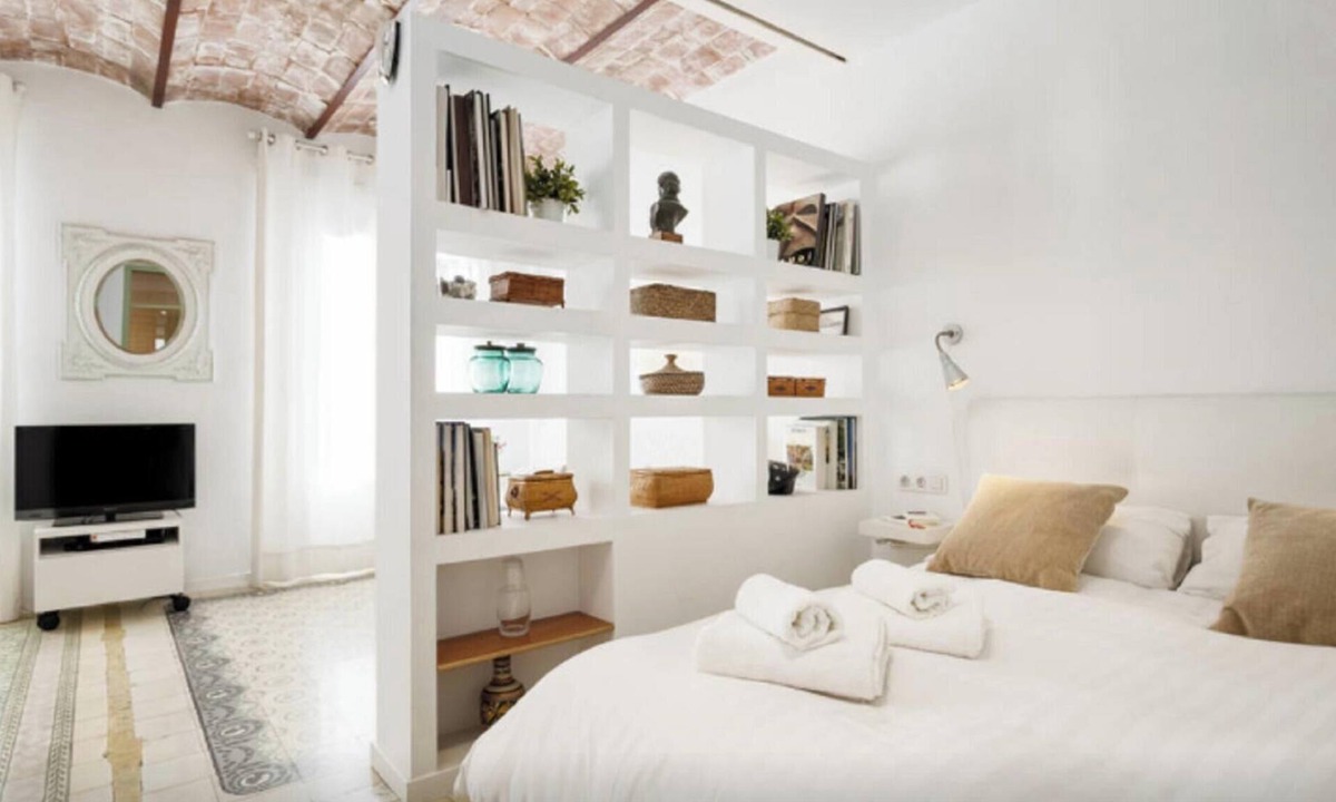 La Sagrada Familia Apartment | Apartment in La Sagrada Familia, well connected. With AC and WiFi. Offer