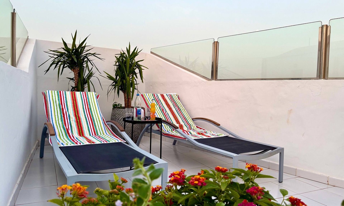 Los Lagos Apartment | Apartment 'La Barca Sunny Rooftop' with Sea View, Shared Terrace & Wi-Fi