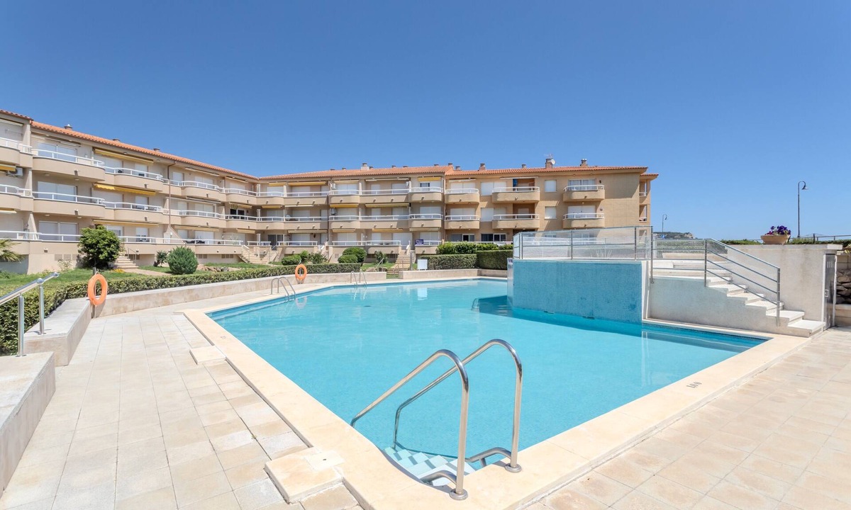Torroella de Montgri Apartment | Apartment 'Sunrise Medes' with Sea View, Shared Pool and Wi-Fi
