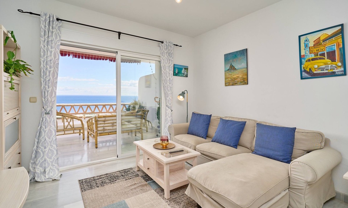 La Herradura Apartment | Apartment 'Vista Al Mar' with Sea View, Wi-Fi and Air Conditioning