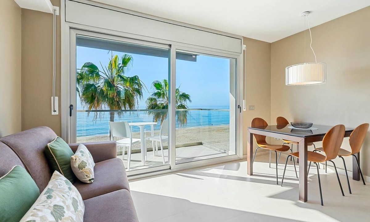 Torredembarra Apartment | Apartment with terrace facing beach and near train