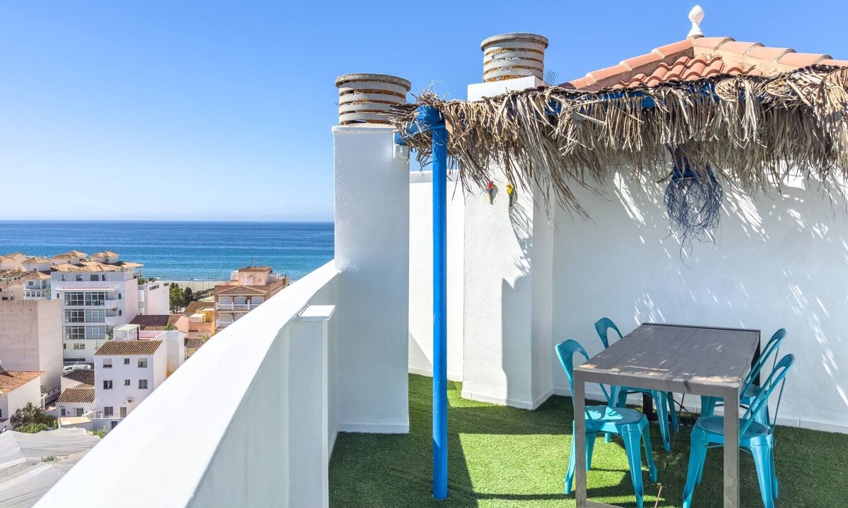 El Morche Apartment | Apartment 'Your Private Retreat with Sea Views' with Sea View, Wi-Fi and Air Conditioning