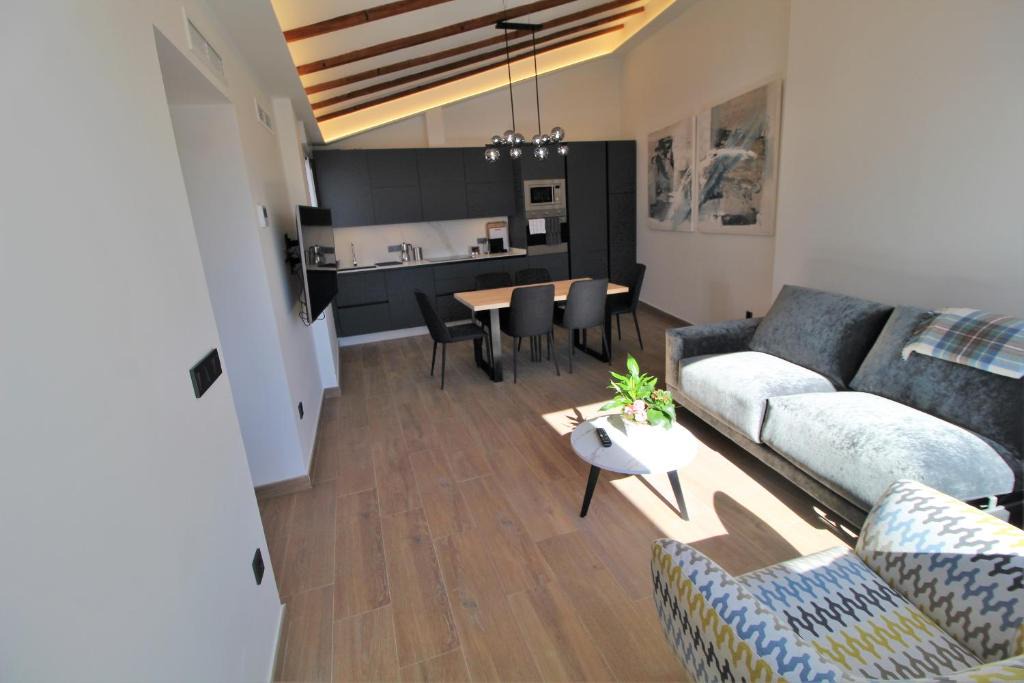 Campoamor Apartment | Atico loft de lujo con terraza espectacular y vista a los 2 castillos