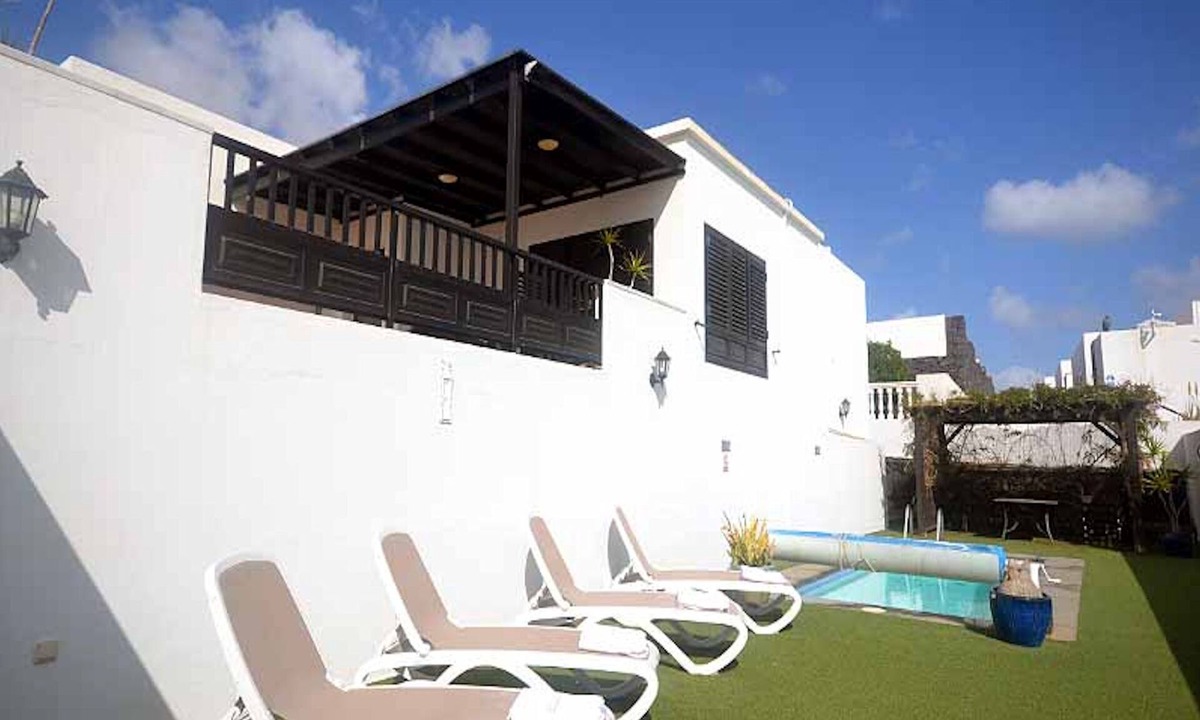 Puerto del Carmen Villa | Awesome Puerto del Carmen Villa | 3 Bedrooms | Villa Tacataca | Pool Table