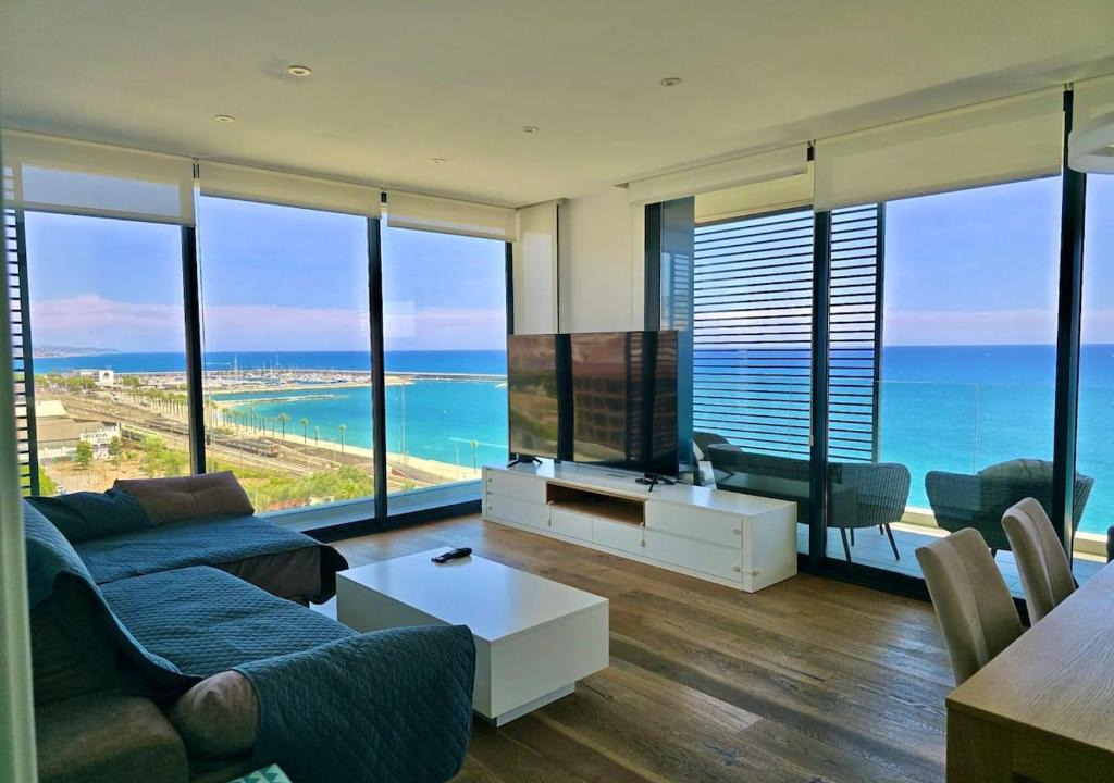Mataro Apartment | Beachfront with pool and great views