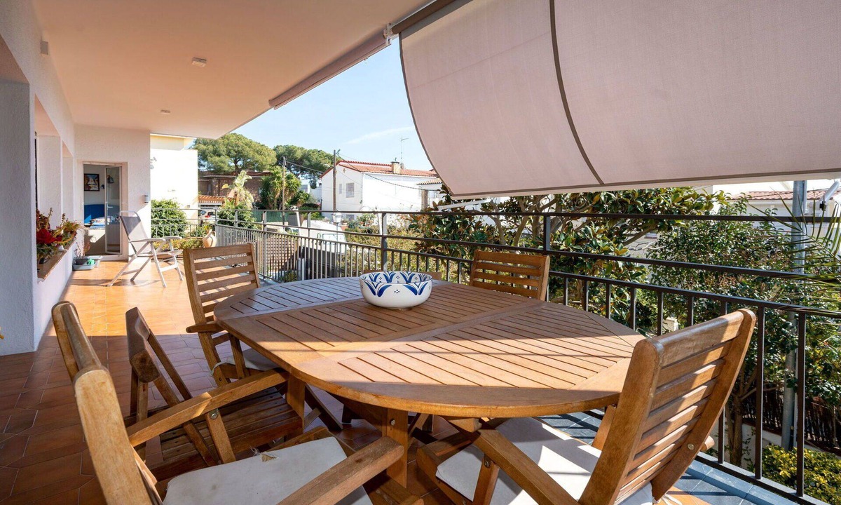 Premia de Dalt Apartment | Beautiful apartment for 6 people with WIFI, TV and terrace
