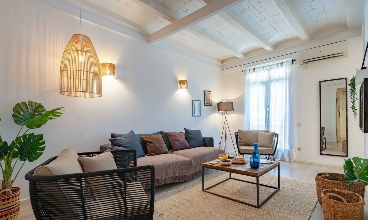 Hostafrancs Apartment | Beautiful balconies in Plaza España