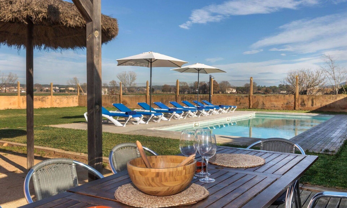 Vidreres Villa | Beautiful private villa for 14 guests with WIFI, private pool, TV, patio and pets allowed
