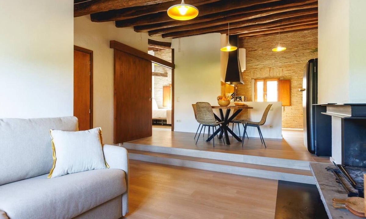Barri Vell Apartment | Bravissimo Calderers El Bou, with river view