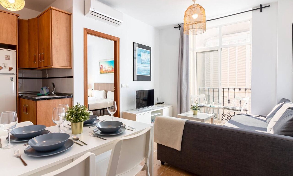Perchel Sur Apartment | Bright 1BR Apartment with AC, Modern Amenities, and WIFI in Málaga