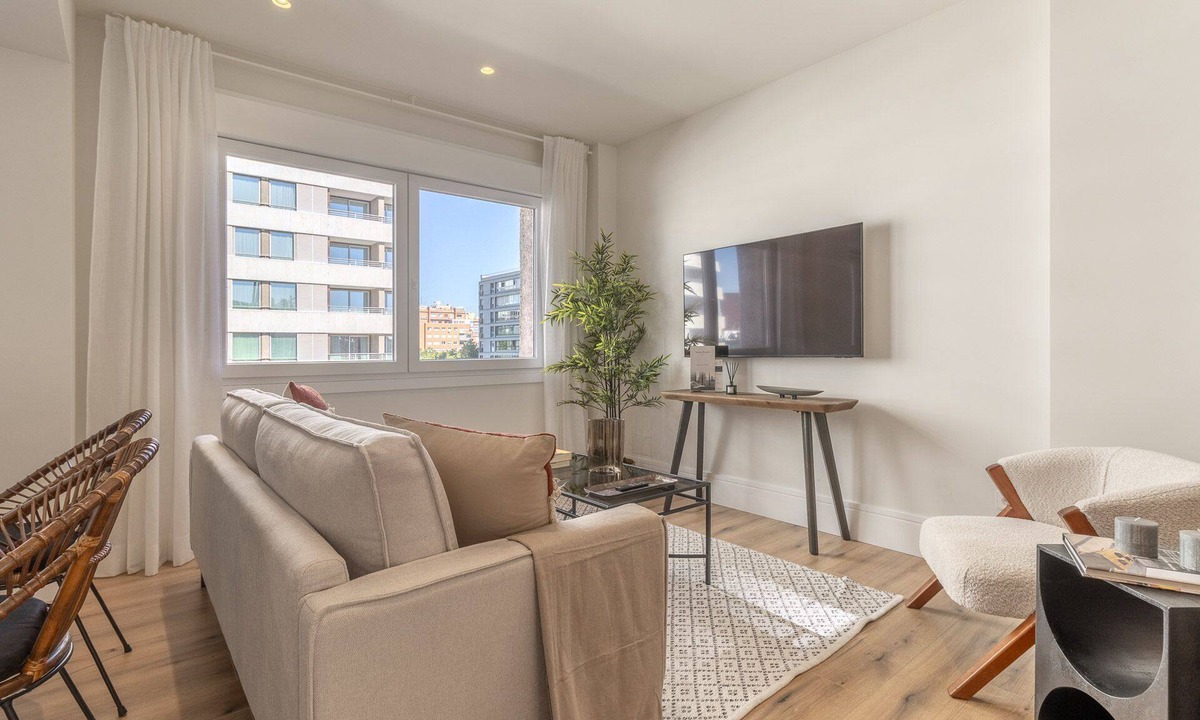 Hispanoamerica Apartment | Bright 2-Bed Apartment Near Santiago Bernabéu