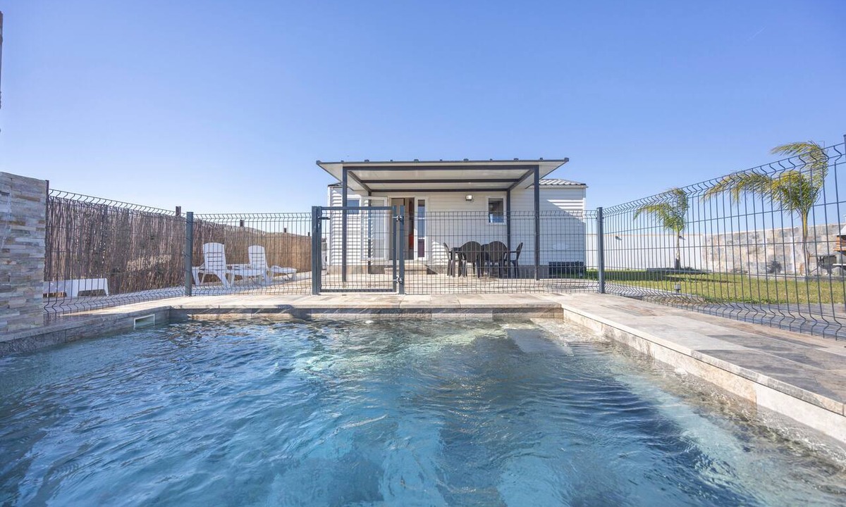 Campano House | Bungalow 'Tranquilo Cerca De Roche' with Private Pool, Wi-Fi and Air Conditioning
