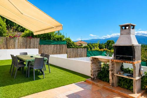 Vallgorguina House | Ca la Nena Morena - Casa con piscina privada, jardín y vistas al Montseny