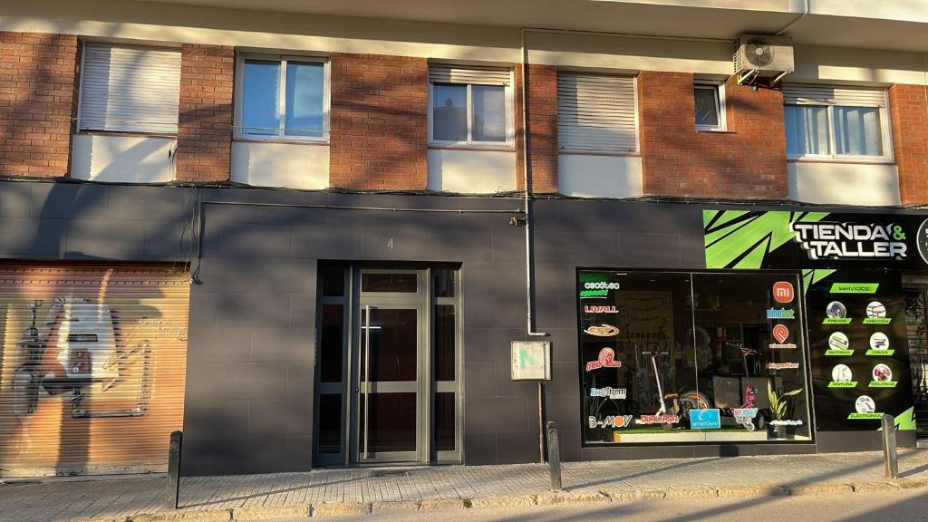 Cornella de Llobregat Apartment | Cadillac 3 hab AC BCN cerca Airport Parking Tram