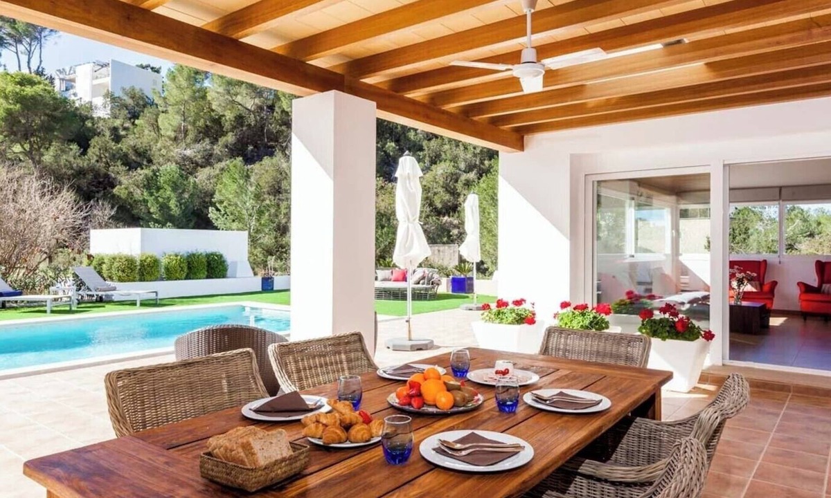 Cala Vadella House | CAN PARRAS: Family home with a pool and barbecue, 3-minute walk from the beach