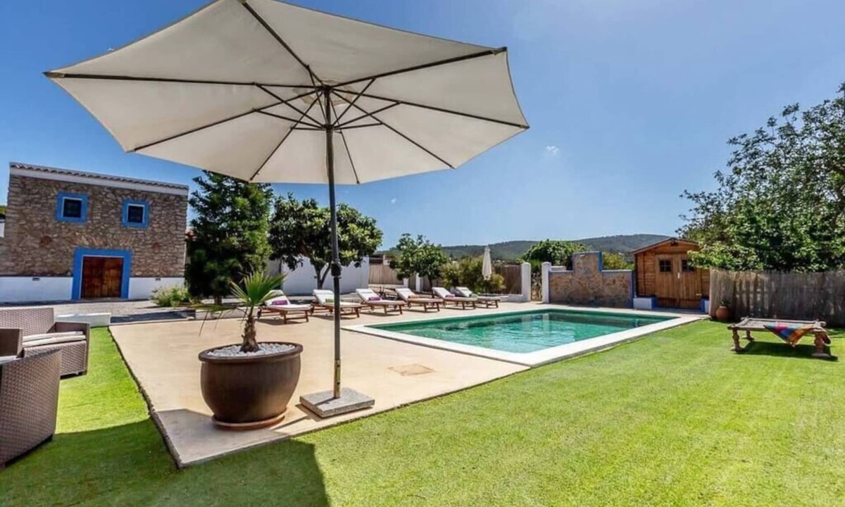 Sant Joan de Labritja House | CAN PERE Authentic country house with a pool, just 6 km from the nearest beach