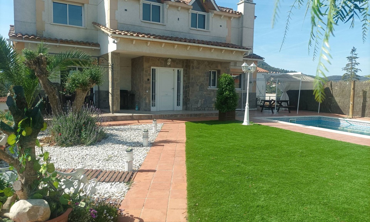 Corbera De Llobregat House | Casa Chalet Villa a Solo 30 Minutos Playa y Barcelona