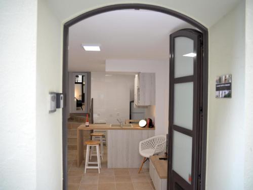 Perelada Apartment | Casa con Encanto en el Centro de Peralada: 6 Personas, WiFi, SMART TV, A/C - ES-228-172