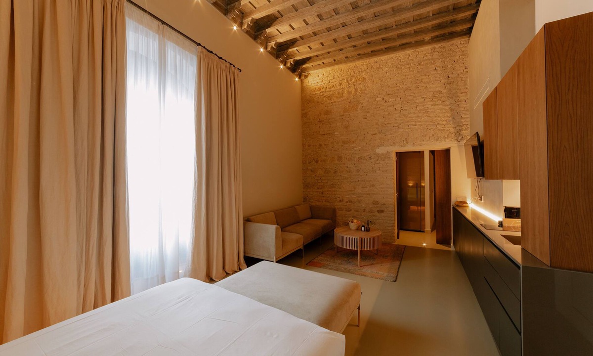 La Catedral House | Casa del Cardenal