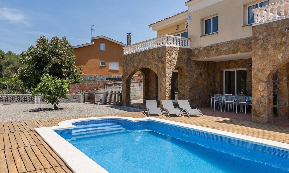 Olivella House | Casa en la Montaña Cerca de la Playa