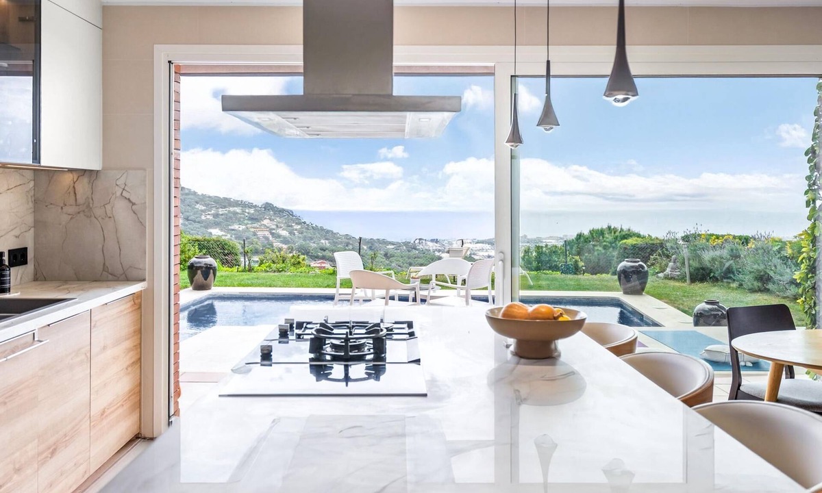 Cabrils Villa | Casa Zen Pool and Views