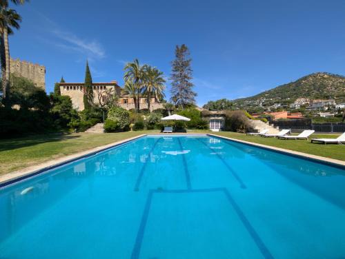 Cabrils Villa | Castillo Meng