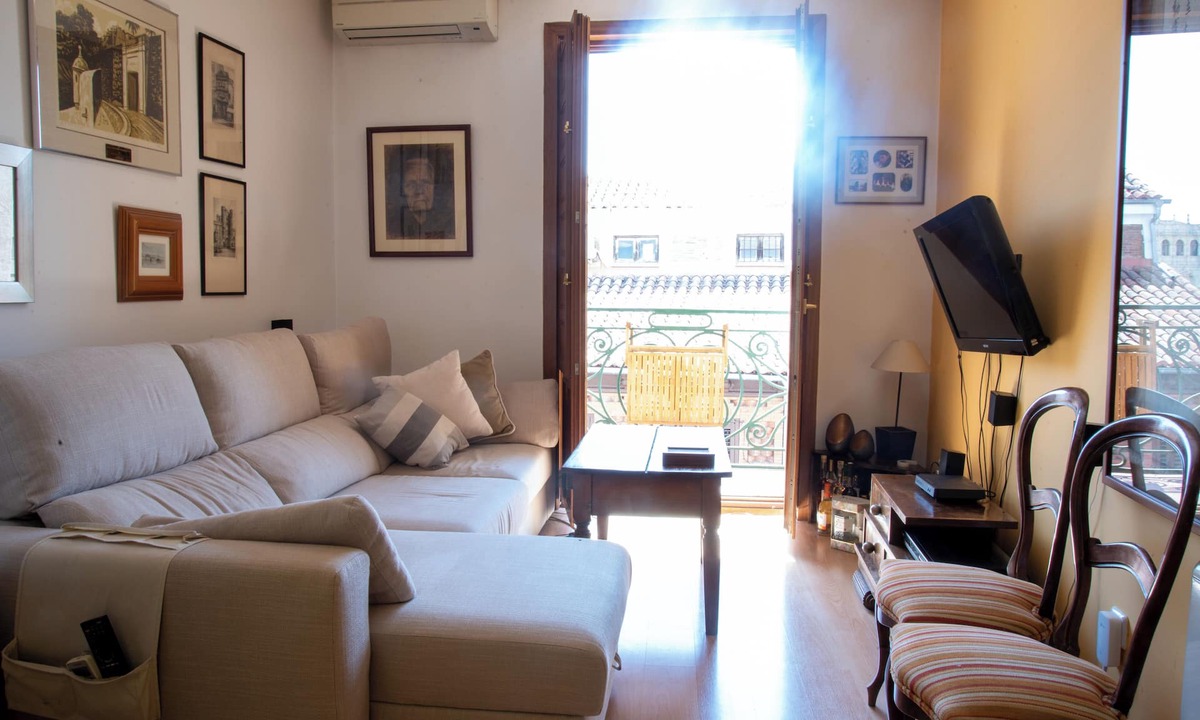 Alcala de Henares Apartment | Cervantes Balcony