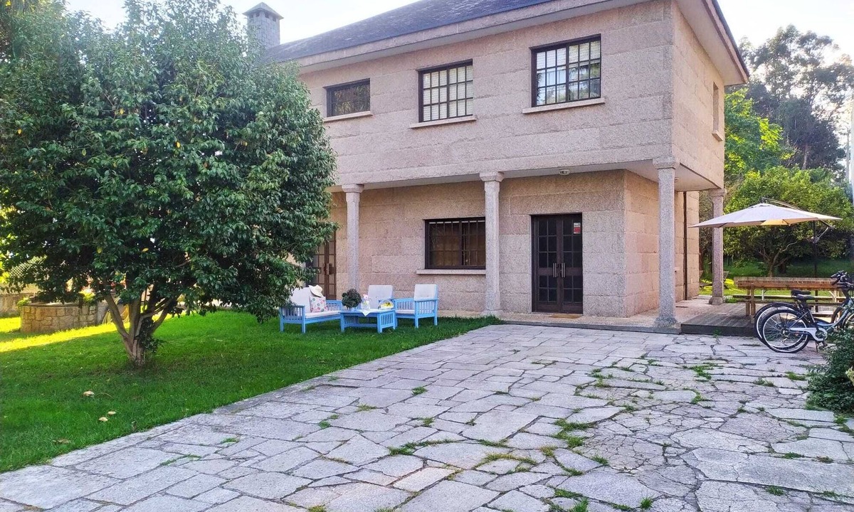 Sanxenxo Ski Chalet | Chalet in Sanxenxo with a pool, ideal for families