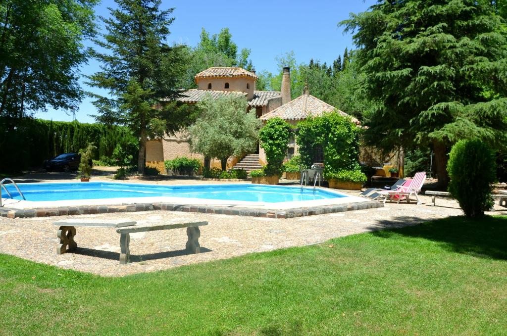 Argamasilla de Alba House | Chalet rural en La Mancha con jardin y piscina privados