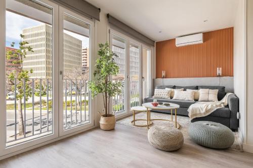 El Port Apartment | Chic Aparment Barcelona near Plaza España