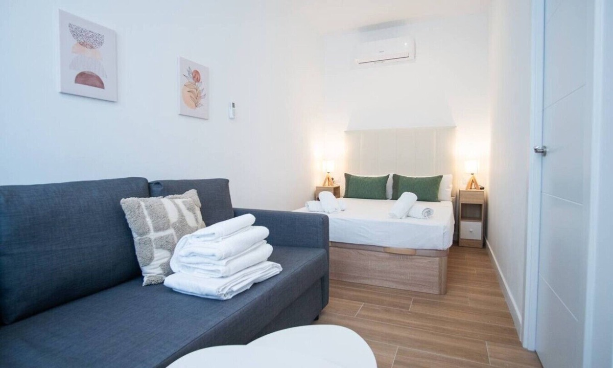 Pueblo Nuevo Apartment | Cinema Loft Madrid | Hot Tub & Arcade