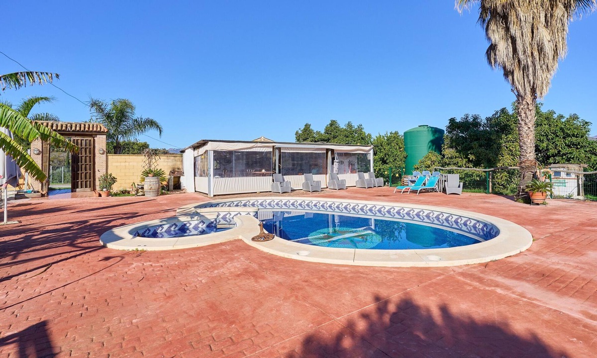 Rio Velez House | Cortijo Palomo: Country House with Private Pool and Mountain Views