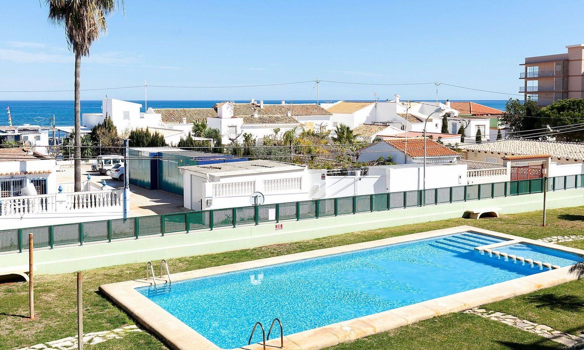 Les Deveses Apartment | Cosy apartment for 6 guests with pool, A/C, WIFI, TV and terrace