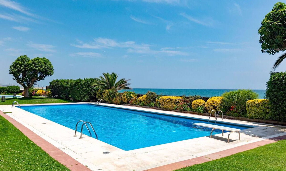 Sant Andreu de Llavaneres Apartment | Cosy apartment for 6 people with pool, WIFI, TV and balcony