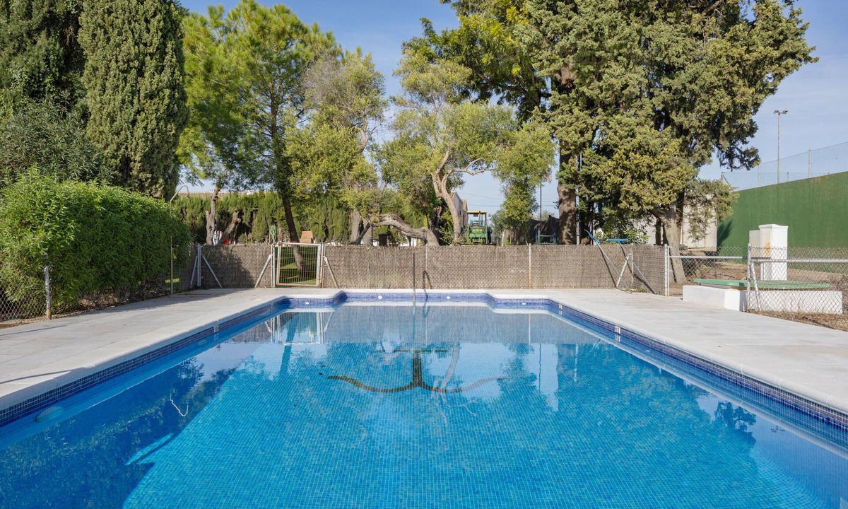 Jerez de la Frontera House | Country House 'La Mariscala' with Private Pool, Wi-Fi and Air Conditioning