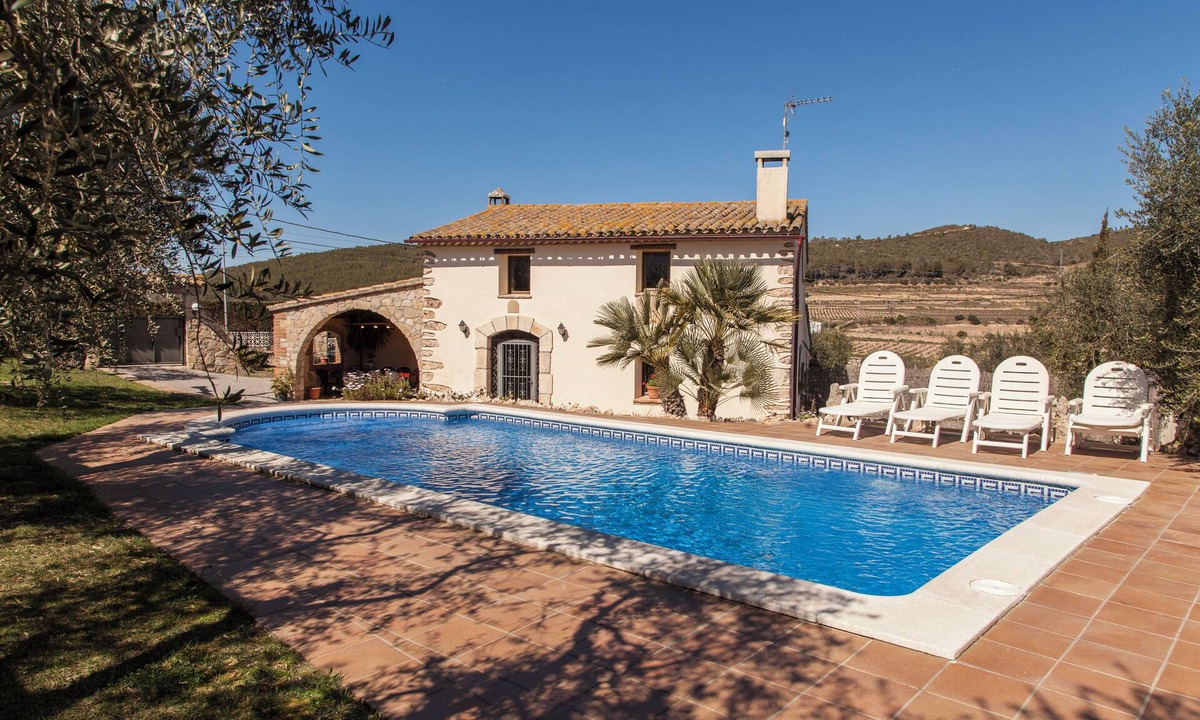 Avinyonet del Penedes Cottage | Country house between vineyards with a pool 20 minutes drive from the beach!